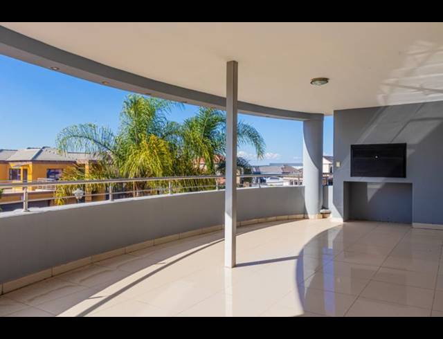 6 BEDROOM HOUSE FOR SALE IN BLUE VALLEY GOLF ESTATE